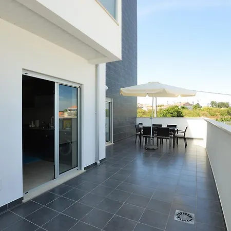 Holidays Apartman *