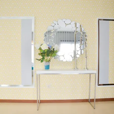 Holidays Apartman *